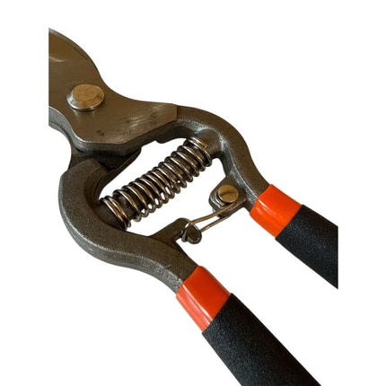 Garden hand pruner for shrubs
